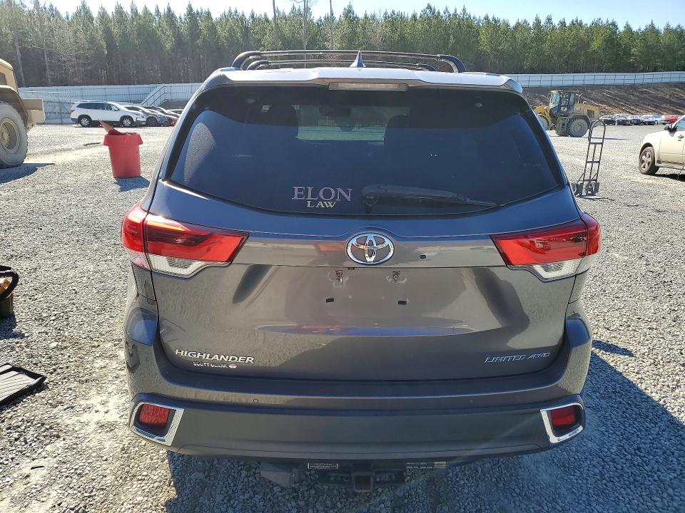 Photo 6 from auction – 2017 TOYOTA HIGHLANDER with VIN 5TDDZRFH2HS361506
