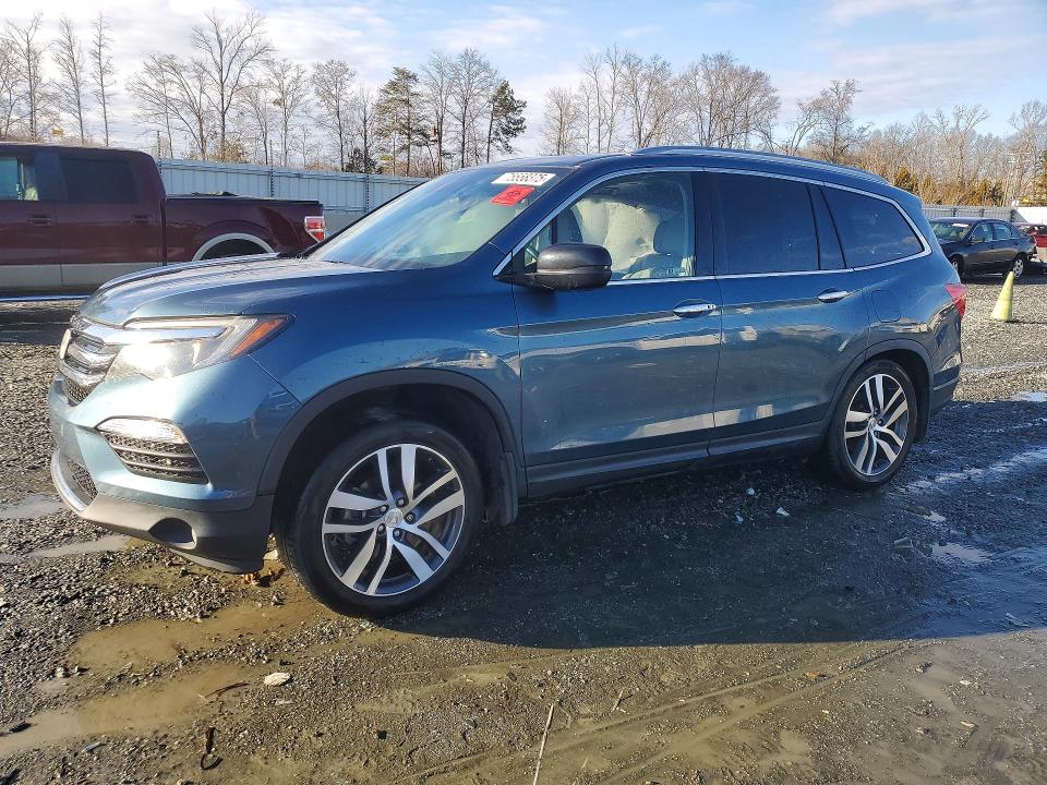 HONDA PILOT 2017 with VIN 5FNYF5H9XHB043825 - Photo from auction