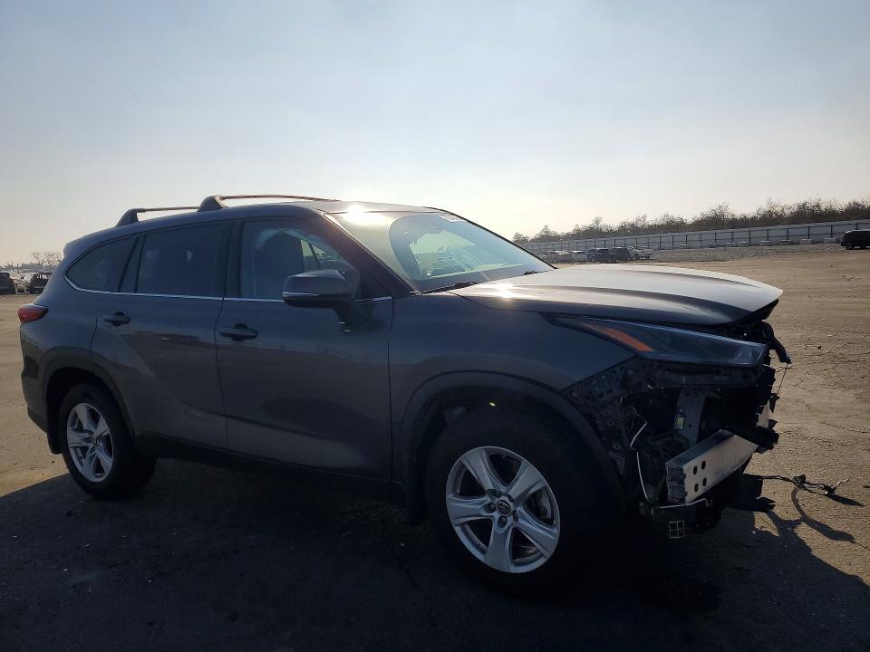 Photo 4 from auction – 2022 TOYOTA HIGHLANDER with VIN 5TDZZRAH1NS115183
