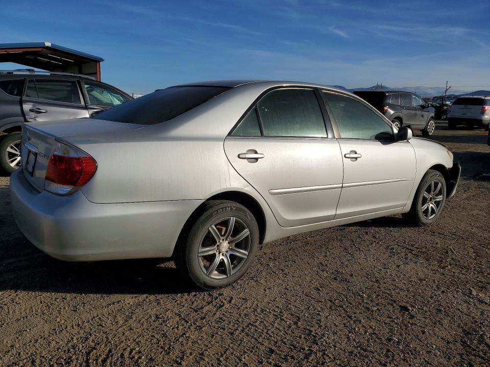 Photo 3 from auction – 2005 TOYOTA CAMRY with VIN 4T1BE32K85U575663