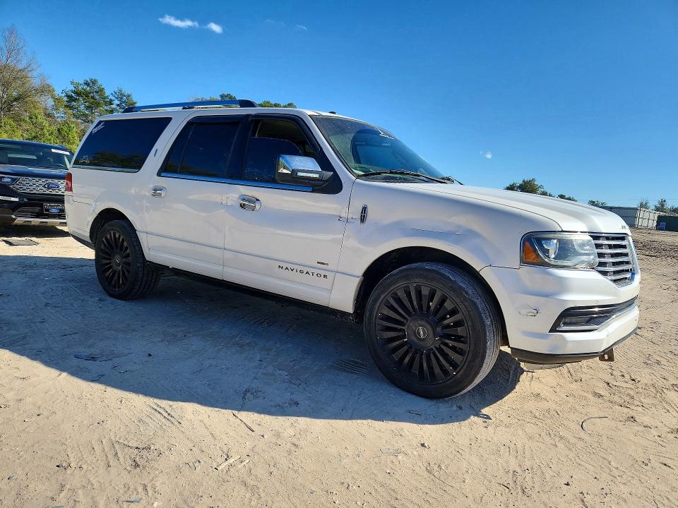 Photo 4 from auction – 2015 LINCOLN NAVIGATOR with VIN 5LMJJ3JT2FEJ05798
