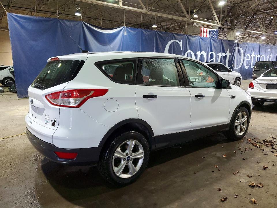 Photo 3 from auction – 2016 FORD ESCAPE S with VIN 1FMCU0F71GUB04176