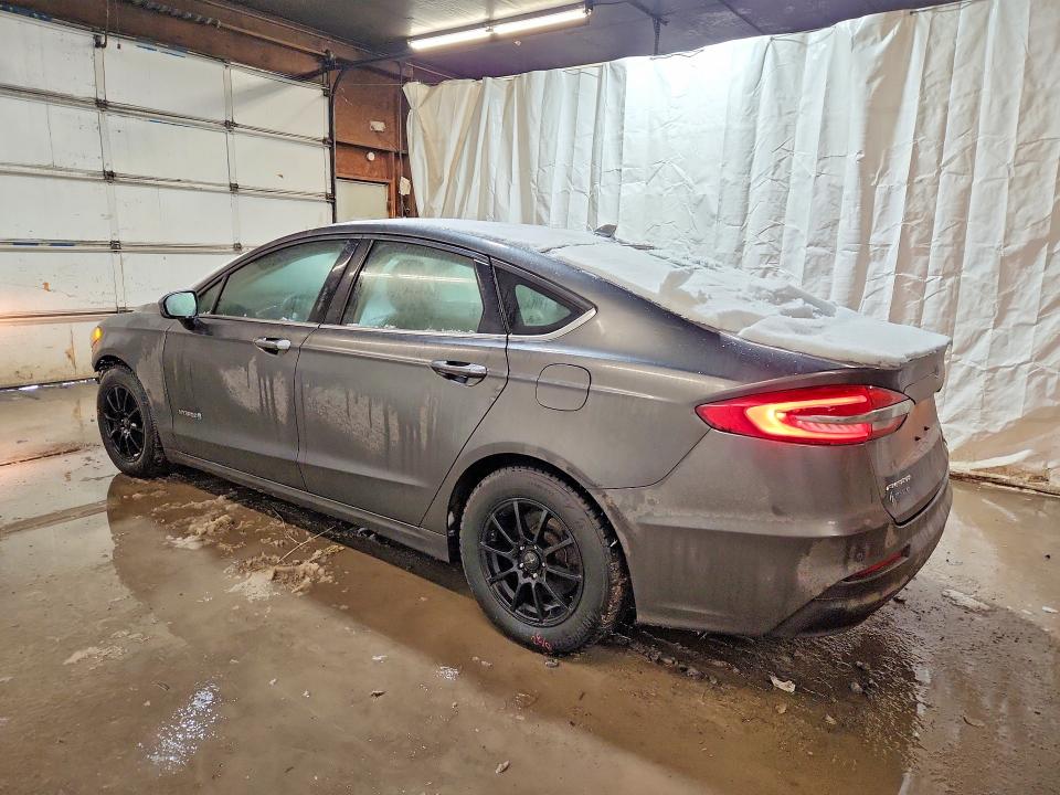 Photo 2 from auction – 2019 FORD FUSION with VIN 3FA6P0LU5KR197762
