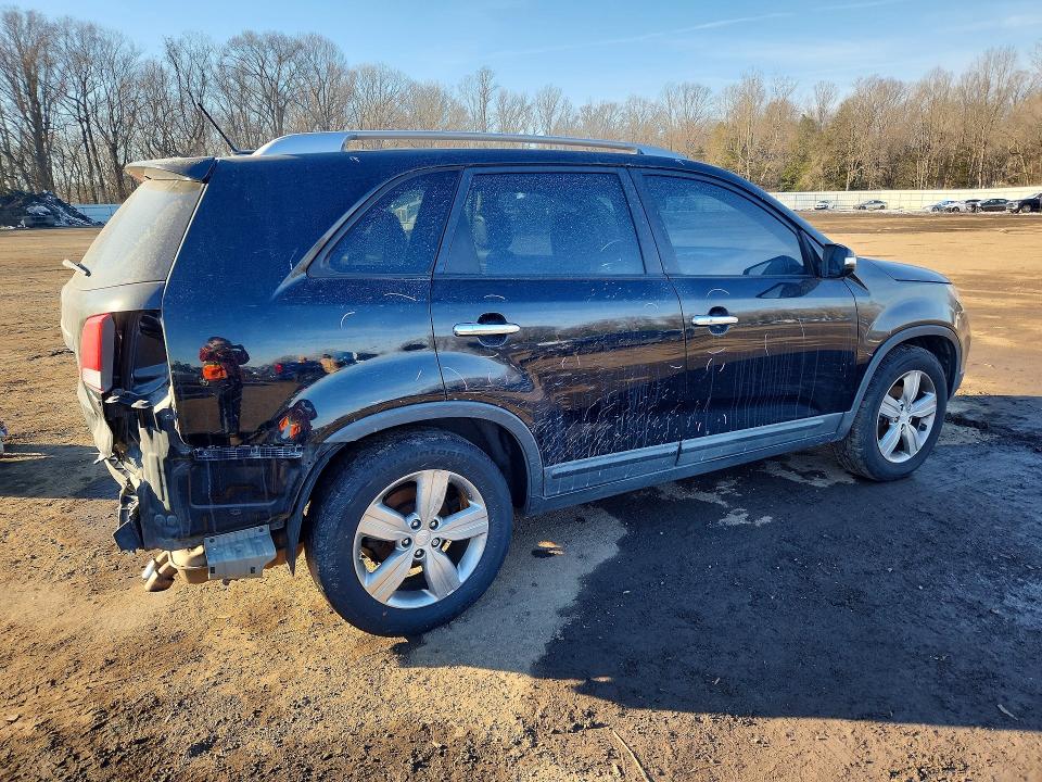 Photo 3 from auction – 2013 KIA SORENTO with VIN 5XYKU3A62DG346164