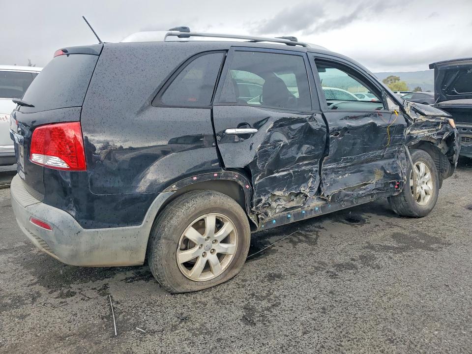 Photo 3 from auction – 2012 KIA SORENTO with VIN 5XYKT3A67CG206984