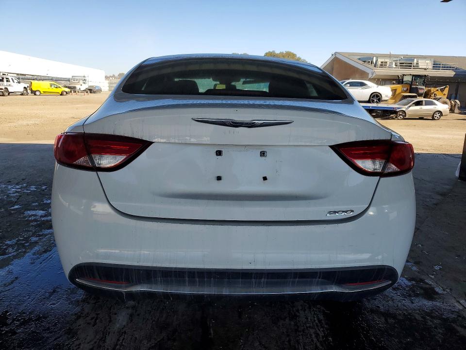 Photo 6 from auction – 2015 CHRYSLER 200 LIMITE with VIN 1C3CCCABXFN630873