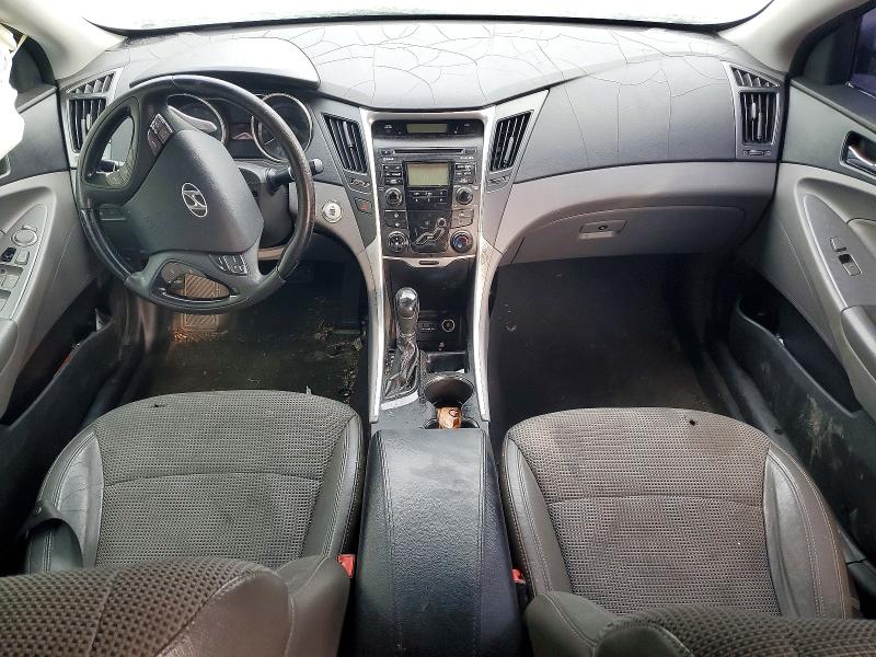 Photo 8 from auction – 2011 HYUNDAI SONATA with VIN 5NPEC4AC0BH107424