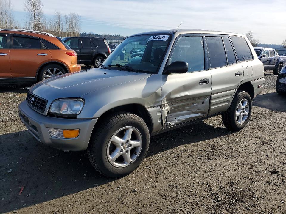 TOYOTA RAV4 2000 مع رقم تعريف المركبة JT3HP10V5Y0243674 - صورة من المزاد