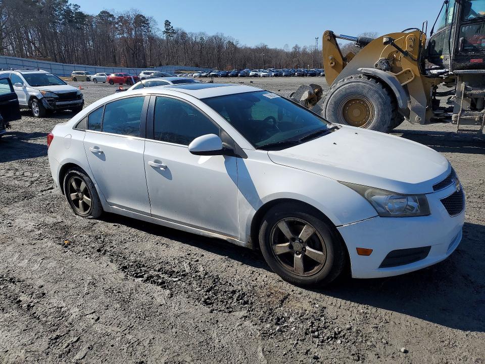 Photo 4 from auction – 2014 CHEVROLET CRUZE with VIN 1G1PC5SB7E7292903
