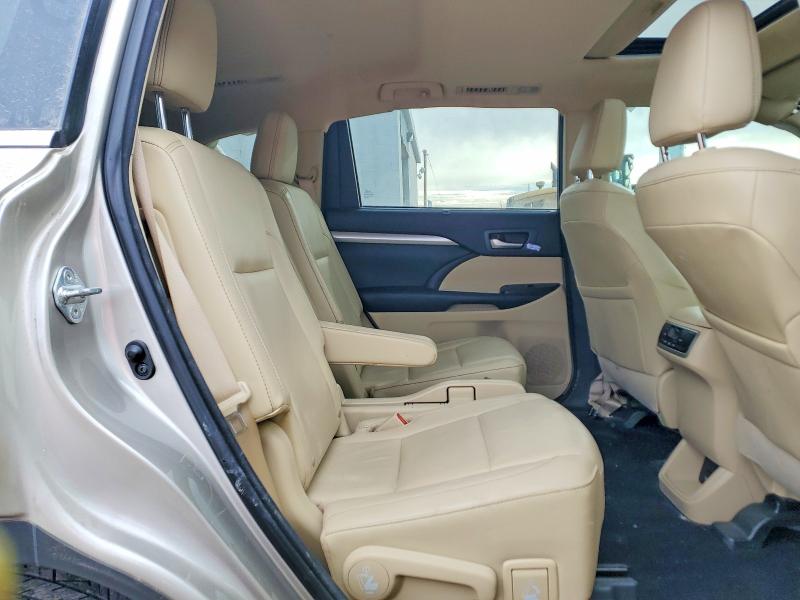Photo 11 from auction – 2016 TOYOTA HIGHLANDER with VIN 5TDJKRFHXGS246769