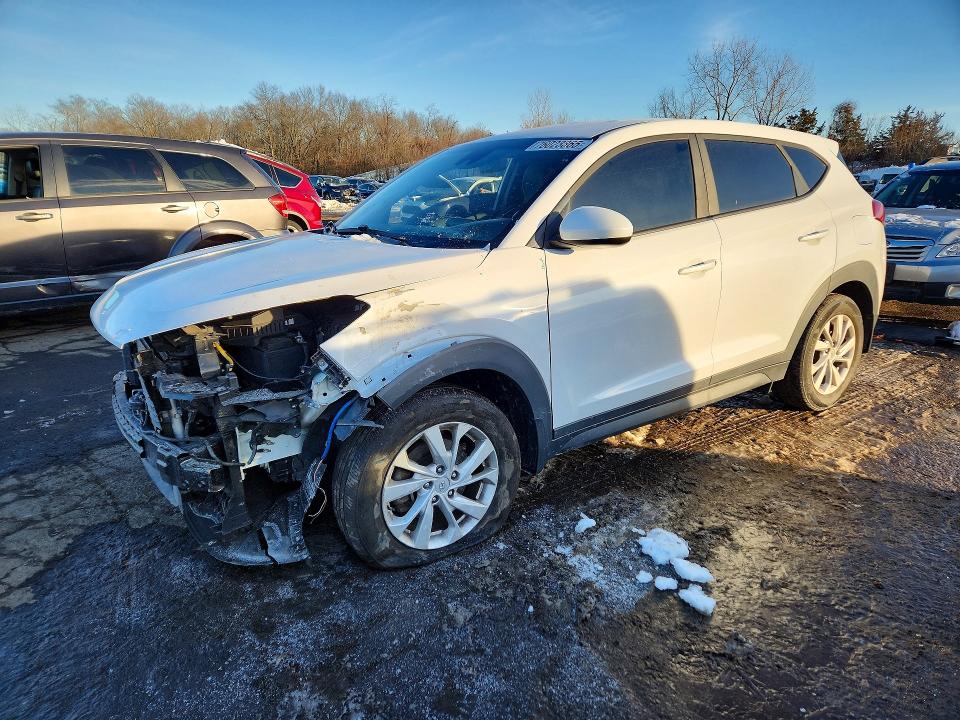 HYUNDAI TUCSON SE 2019 with VIN KM8J2CA47KU963518 - Photo from auction