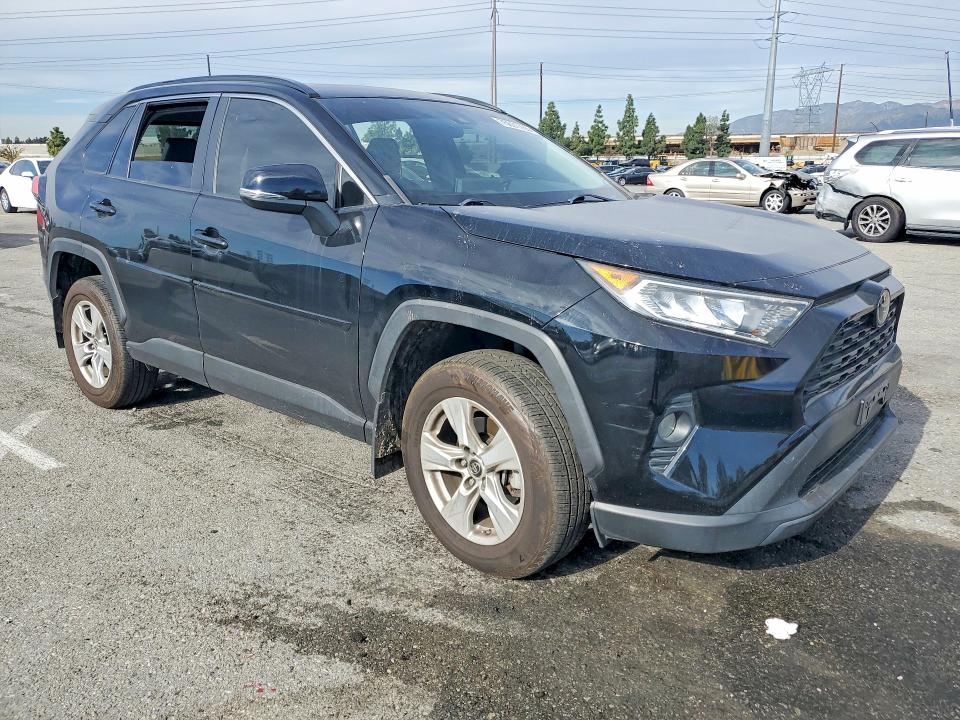 Photo 4 from auction – 2019 TOYOTA RAV4 with VIN JTMW1RFV3KD028255