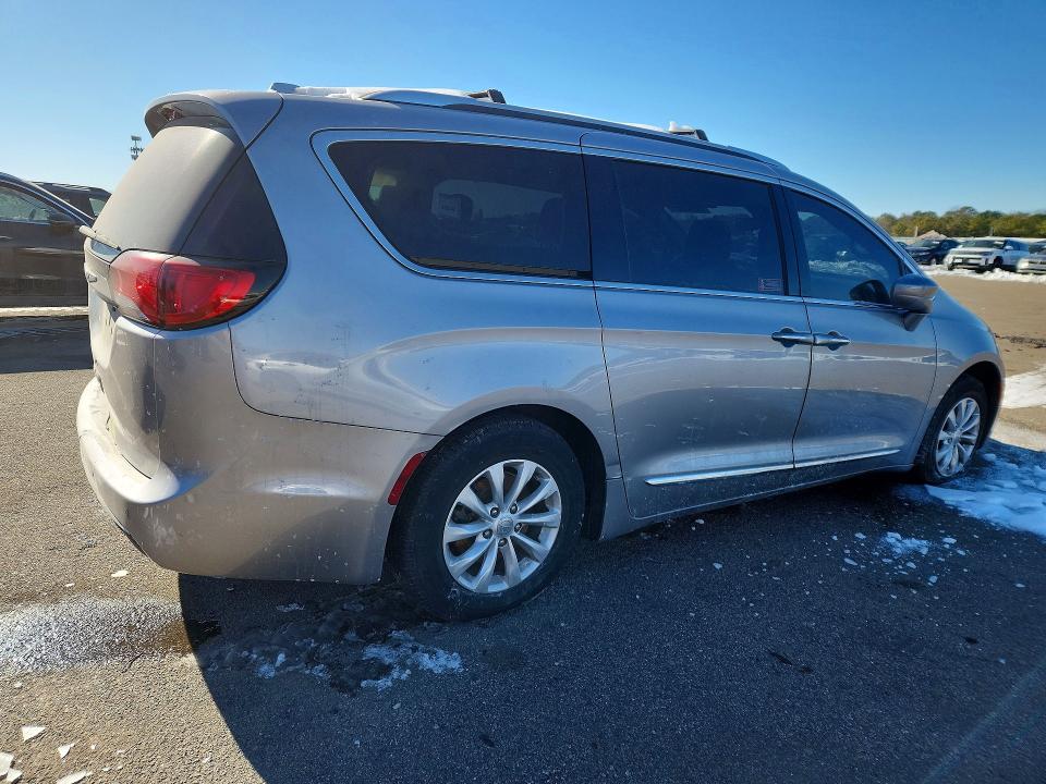 Photo 3 from auction – 2020 CHRYSLER PACIFICA T with VIN 2C4RC1BG3LR100926