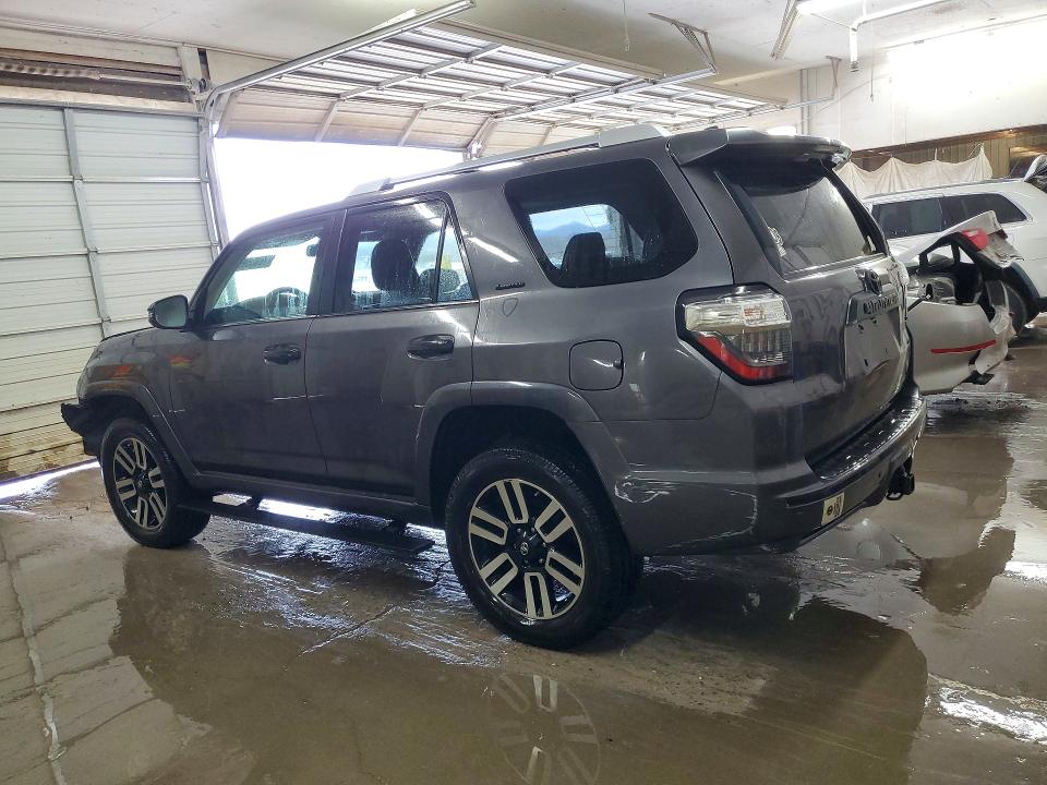 Photo 2 from auction – 2017 TOYOTA 4RUNNER with VIN JTEZU5JR6H5156446