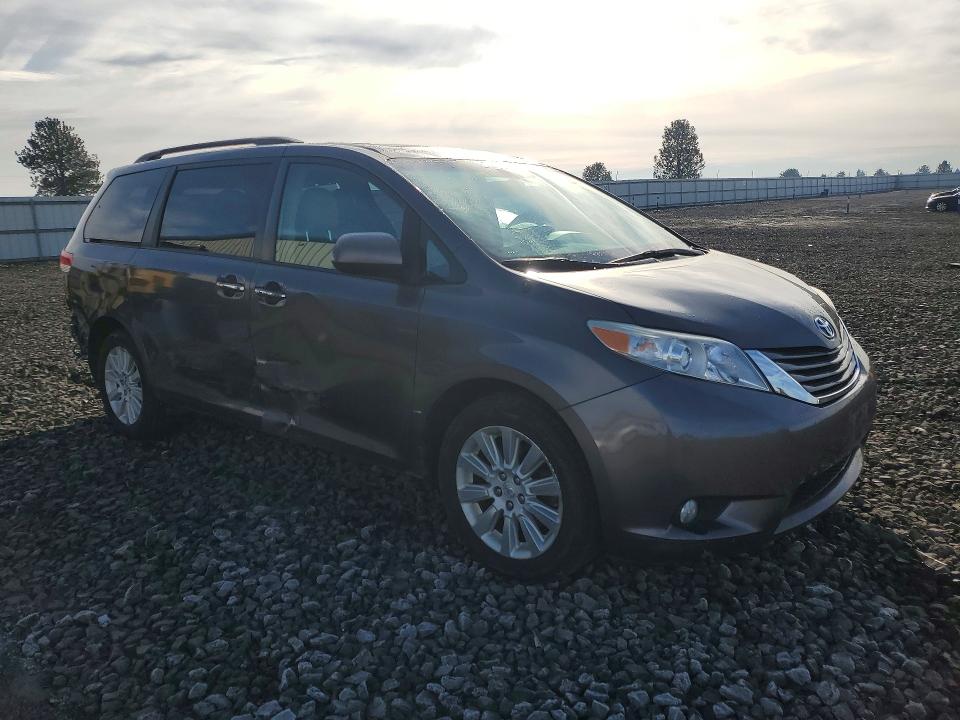 Photo 4 from auction – 2013 TOYOTA SIENNA XLE with VIN 5TDDK3DC9DS066518