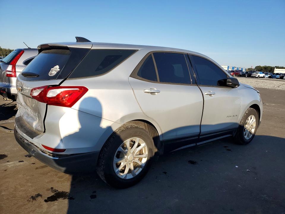 Photo 3 from auction – 2018 CHEVROLET EQUINOX with VIN 2GNAXHEV4J6270335