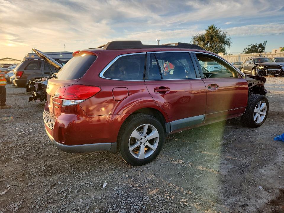 Photo 3 from auction – 2013 SUBARU OUTBACK 2. with VIN 4S4BRBCC4D3244993