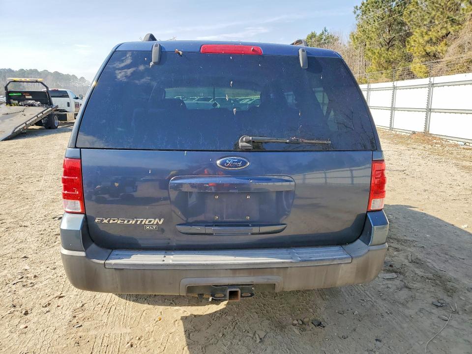 Photo 6 from auction – 2005 FORD EXPEDITION with VIN 1FMPU165X5LA05879