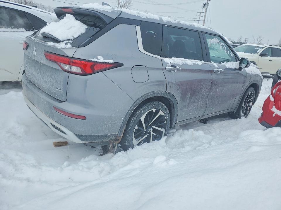 Photo 3 from auction – 2023 MITSUBISHI OUTLANDER with VIN JA4J4UA85PZ030650