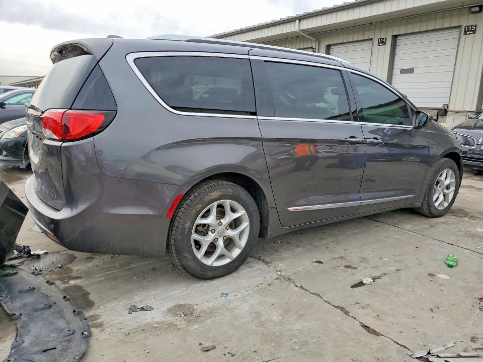 Photo 3 from auction – 2017 CHRYSLER PACIFICA with VIN 2C4RC1EG7HR518800
