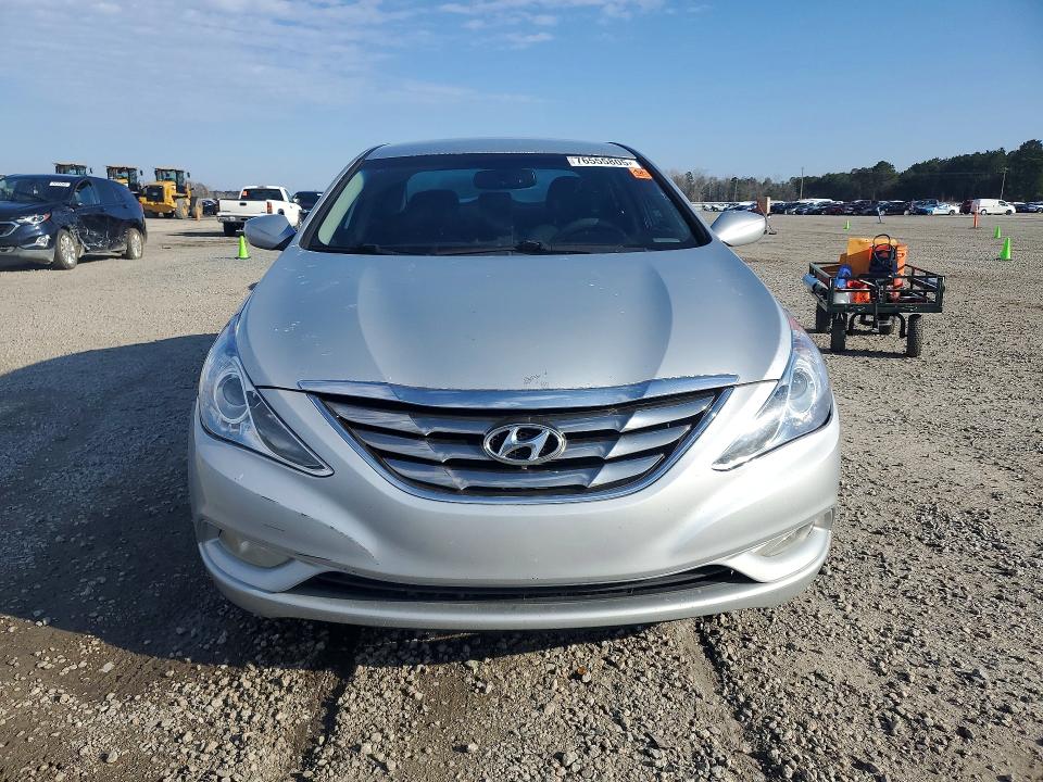 Photo 5 from auction – 2011 HYUNDAI SONATA with VIN 5NPEC4AC4BH122654