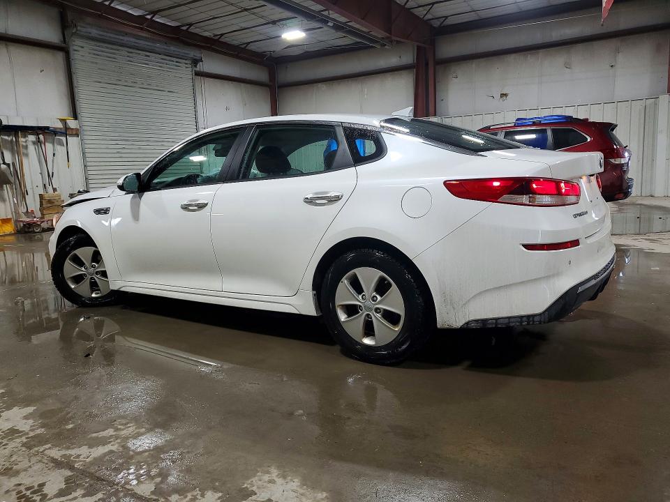 Photo 2 from auction – 2019 KIA OPTIMA LX with VIN 5XXGT4L34KG352034