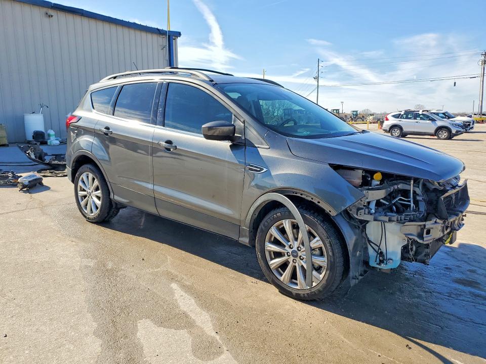 Photo 4 from auction – 2019 FORD ESCAPE SEL with VIN 1FMCU9HD2KUA49866
