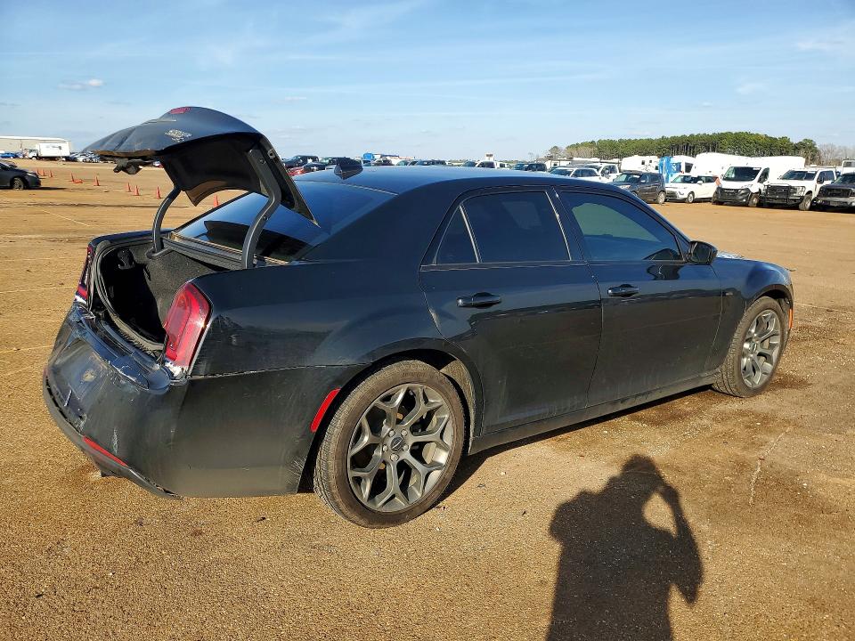 Photo 3 from auction – 2018 CHRYSLER 300 with VIN 2C3CCABGXJH253736