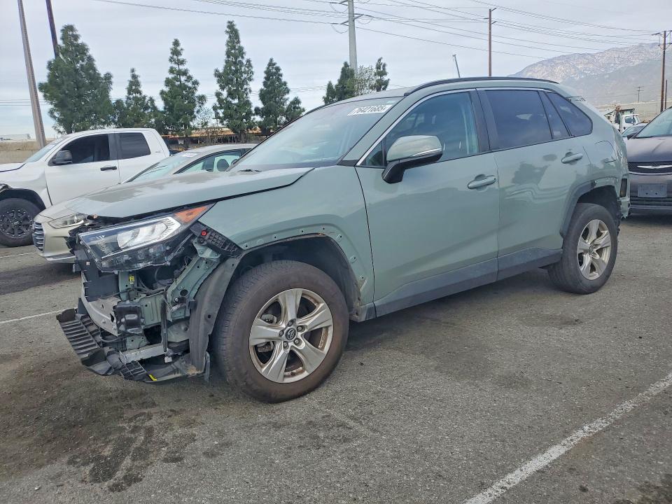 Photo 1 from auction – 2021 TOYOTA RAV4 XLE with VIN 2T3W1RFV8MW111878