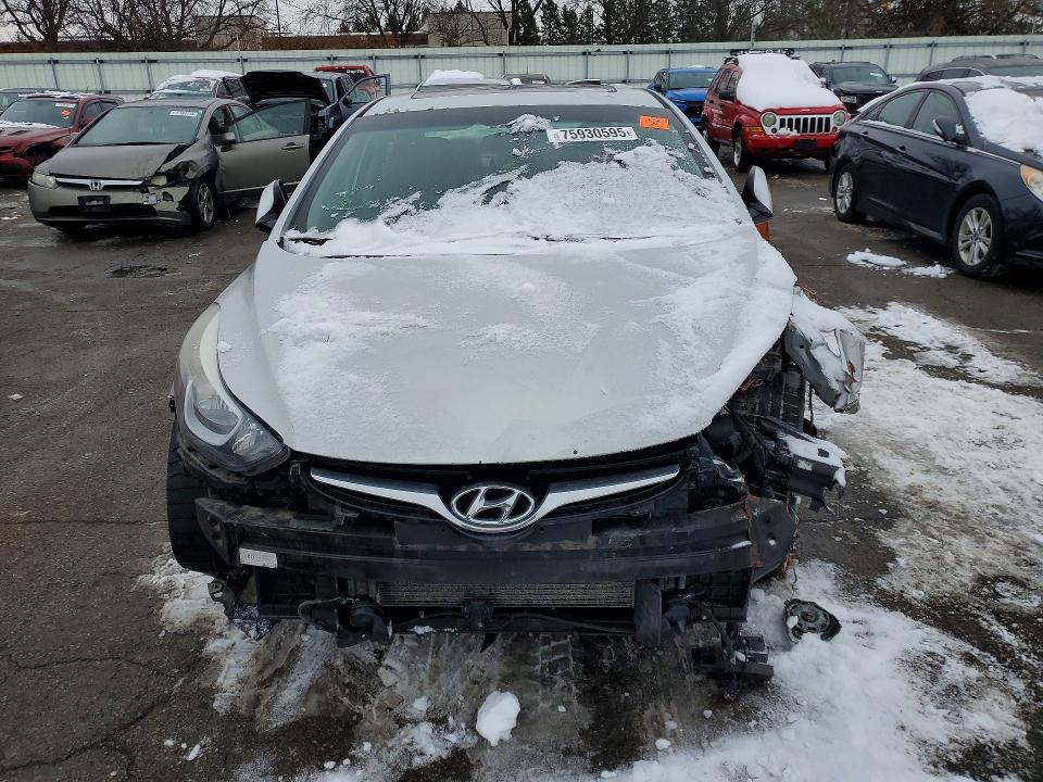 Photo 5 from auction – 2016 HYUNDAI ELANTRA SE with VIN 5NPDH4AE3GH794761