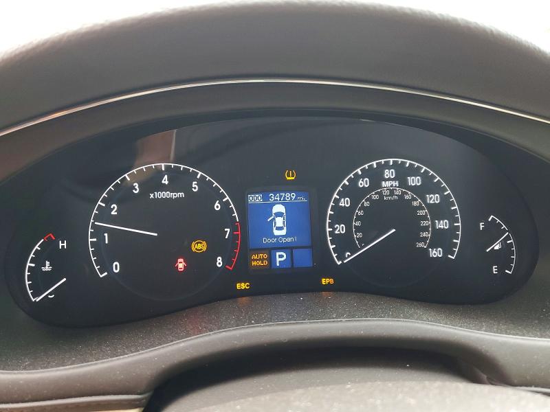 Photo 9 from auction – 2011 HYUNDAI GENESIS with VIN KMHGC4DE5BU140653