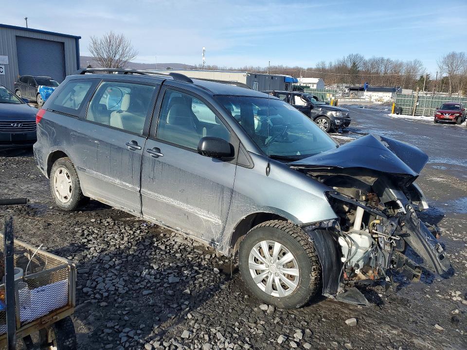 Photo 4 from auction – 2010 TOYOTA SIENNA CE with VIN 5TDKK4CC7AS330085