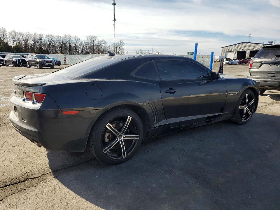 Photo 3 from auction – 2013 CHEVROLET CAMARO LS with VIN 2G1FA1E31D9181002