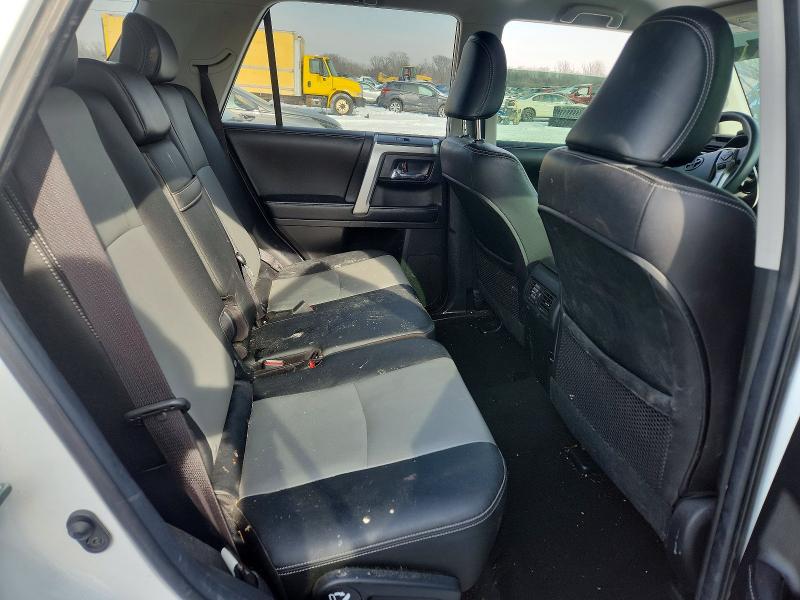 Photo 11 from auction – 2017 TOYOTA 4RUNNER with VIN JTEBU5JR9H5455107