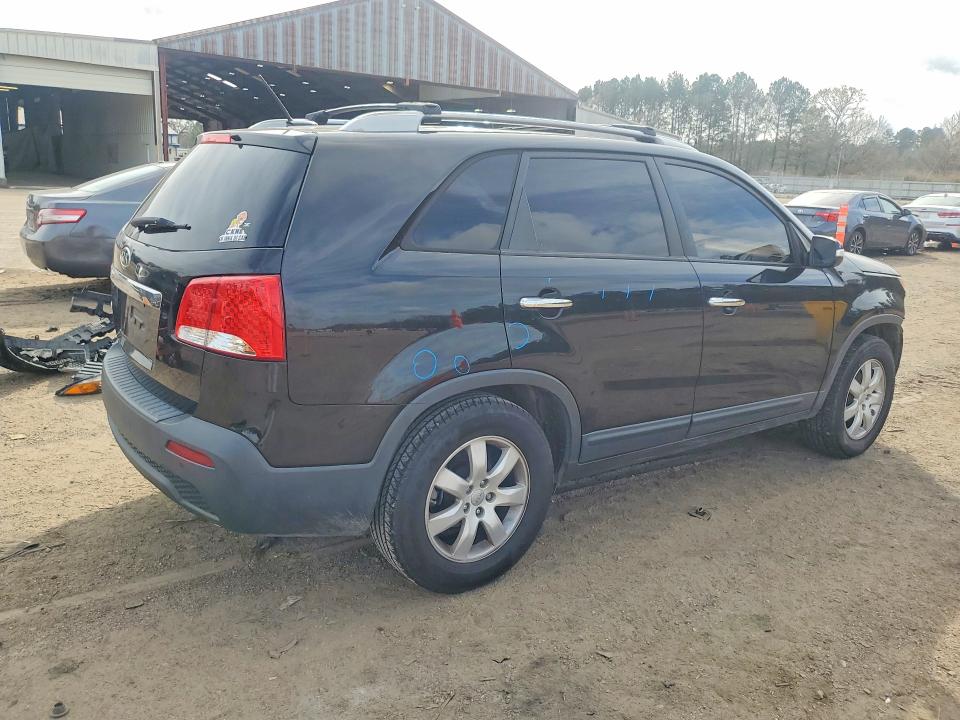 Photo 3 from auction – 2013 KIA SORENTO LX with VIN 5XYKT3A64DG339865