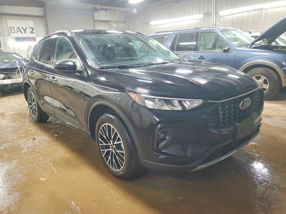 Photo 4 from auction – 2023 FORD ESCAPE with VIN 1FMCU0E19PUA24749