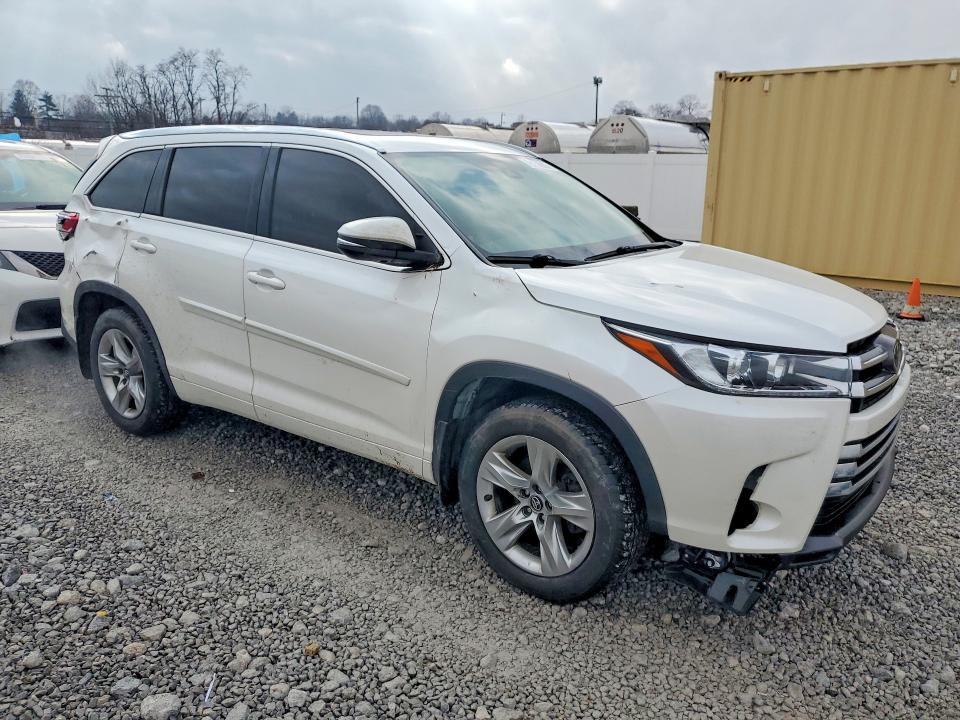 Photo 4 from auction – 2018 TOYOTA HIGHLANDER with VIN 5TDDZRFH1JS810180