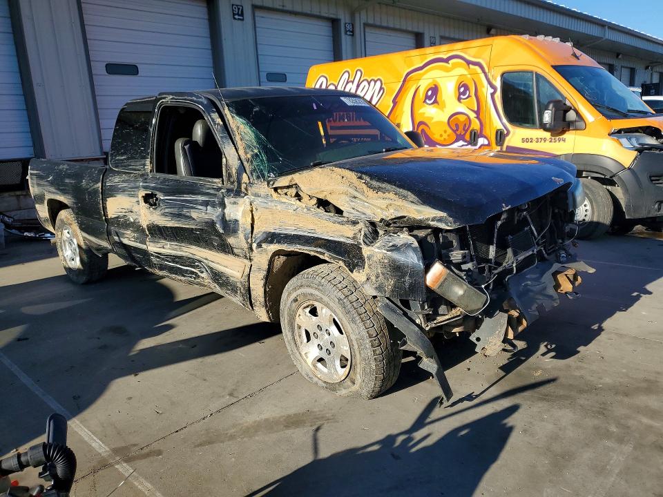 Photo 4 from auction – 2004 CHEVROLET SILVERADO with VIN 2GCEC19T441288373