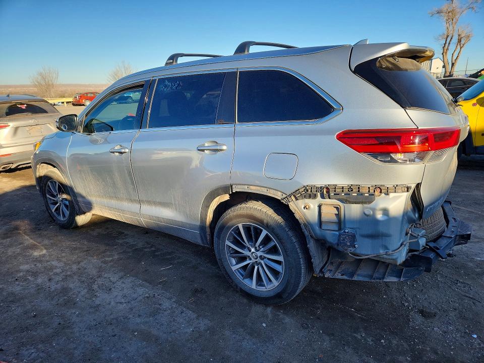 Zdjęcie 2 z aukcji – 2018 TOYOTA HIGHLANDER z VIN 5TDJZRFH5JS555715