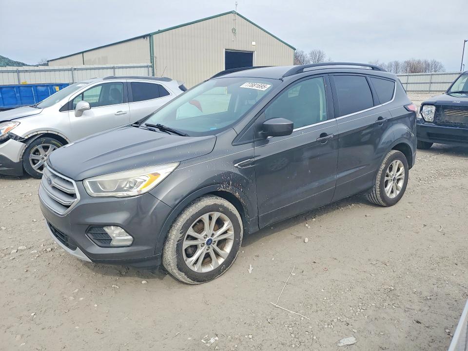 FORD ESCAPE 2017 z numerem VIN 1FMCU0GD8HUE32894 - Zdjęcie z aukcji