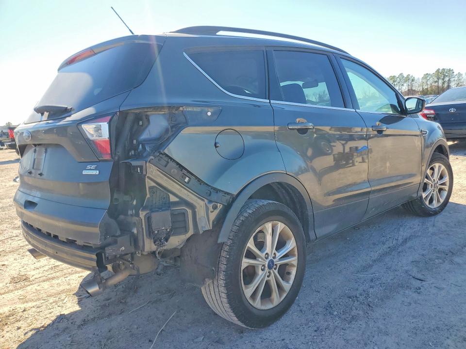Photo 3 from auction – 2017 FORD ESCAPE with VIN 1FMCU0G98HUE23382