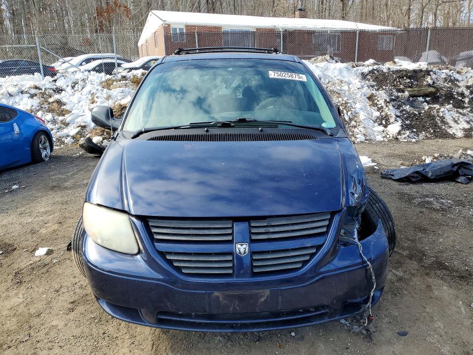 Photo 5 from auction – 2005 DODGE CARAVAN with VIN 1D4GP45R05B429081