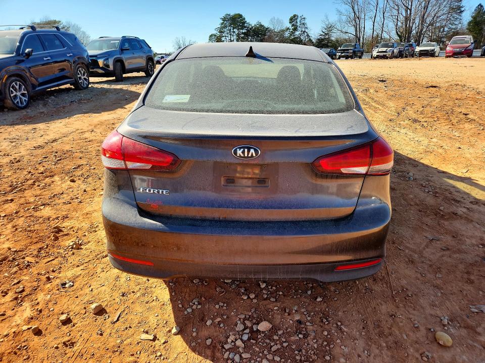 Photo 6 from auction – 2017 KIA FORTE LX with VIN 3KPFK4A70HE073914