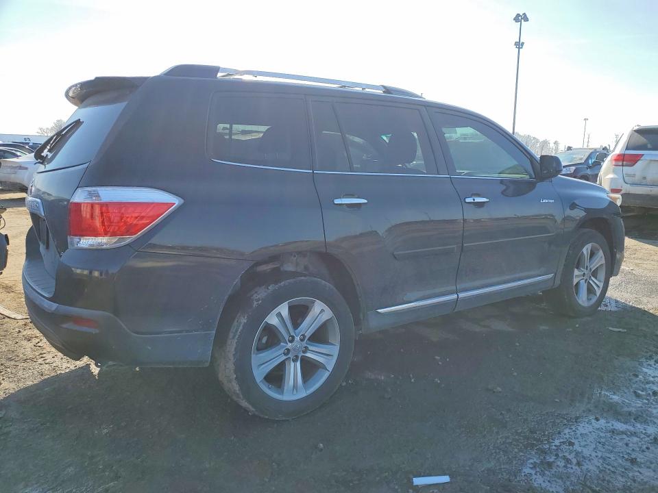 Photo 3 from auction – 2011 TOYOTA HIGHLANDER with VIN 5TDDK3EH2BS068781