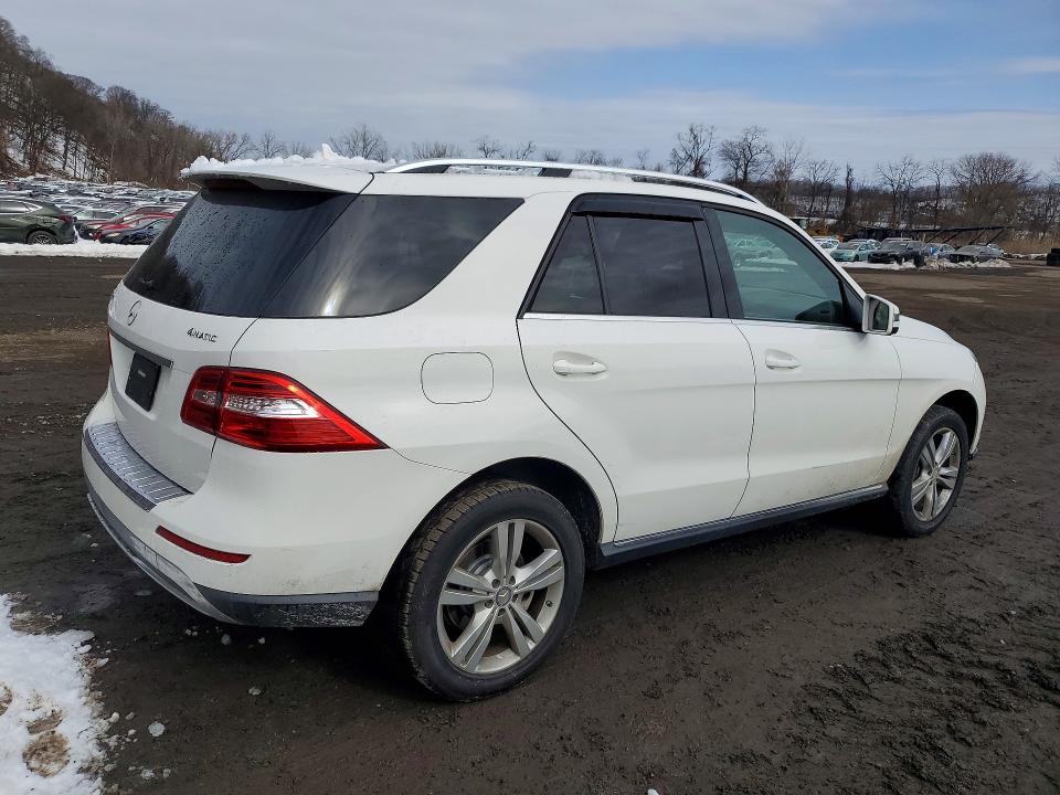 Photo 3 from auction – 2015 MERCEDES-BENZ ML with VIN 4JGDA5HB8FA605755