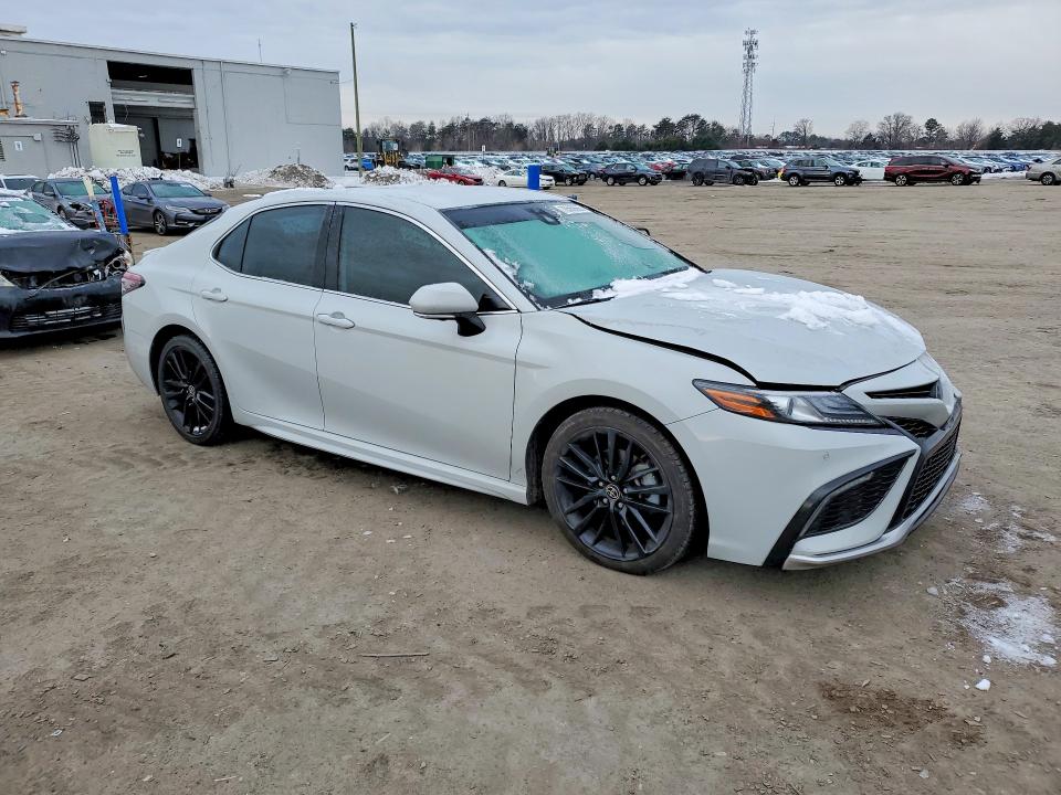 Photo 4 from auction – 2022 TOYOTA CAMRY with VIN 4T1K31AK3NU032815