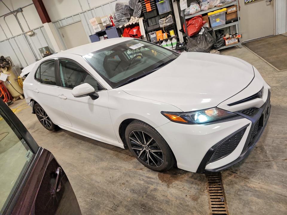 Photo 4 from auction – 2022 TOYOTA CAMRY SE with VIN 4T1G11AK2NU640000