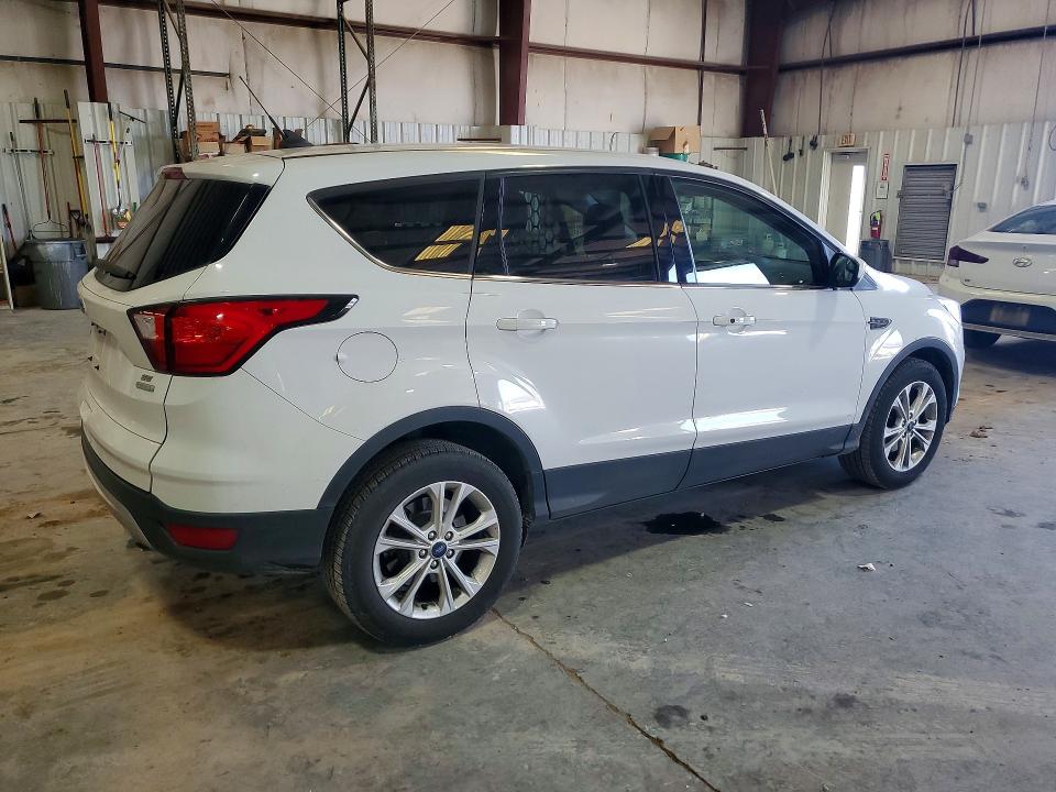 Photo 3 from auction – 2019 FORD ESCAPE SE with VIN 1FMCU0GDXKUB60095