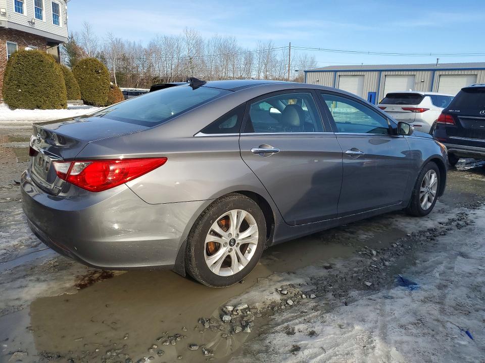 Photo 3 from auction – 2012 HYUNDAI SONATA with VIN 5NPEC4AC9CH393825