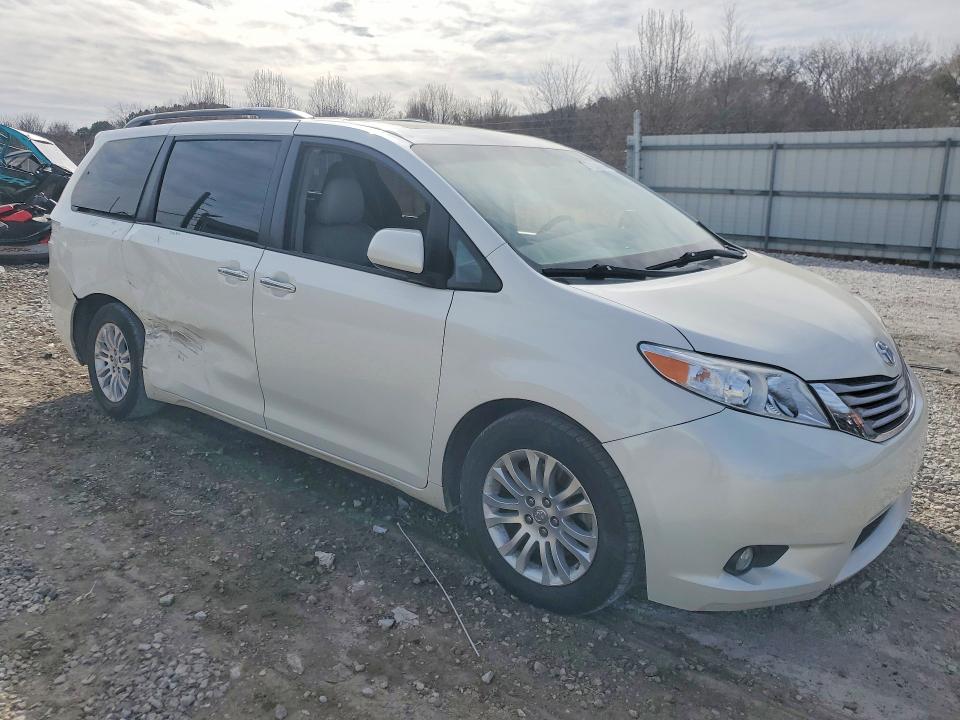 Photo 4 from auction – 2017 TOYOTA SIENNA with VIN 5TDYZ3DC1HS862490